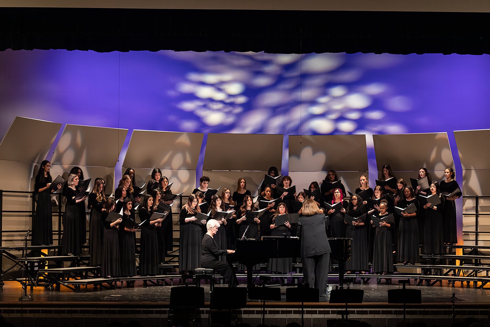 Bella Voce singers performing