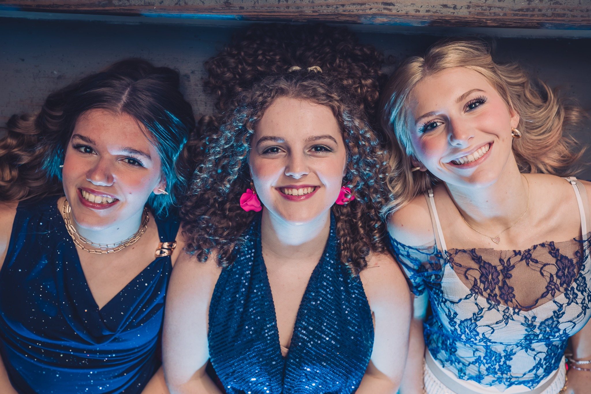 Spur singers posing together